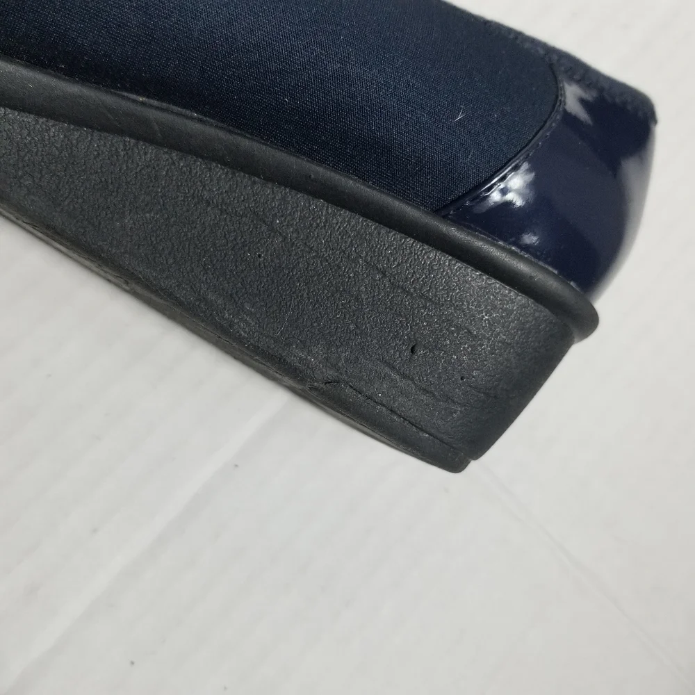 ANNE KLEIN SMALL WEDGE BLUE SHOE SIZE 6.5